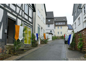 Altar- und Straßenschmuck zu Fonleichnam (Foto: Karl-Franz Thiede)